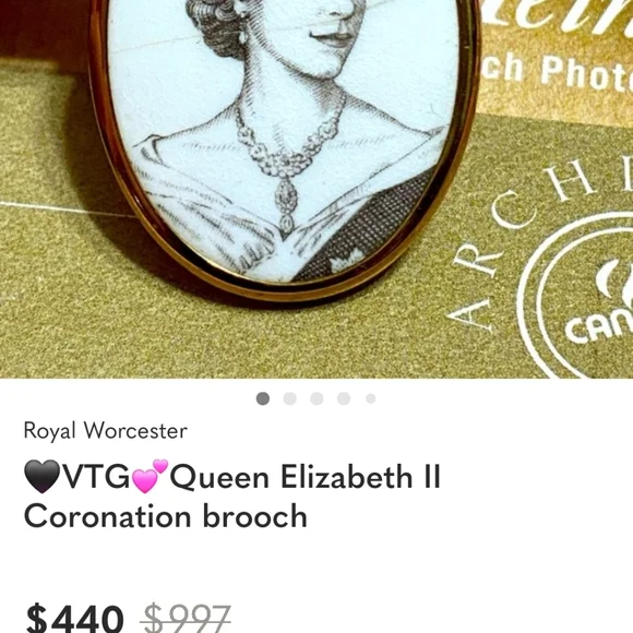 Elizabeth II Coronation Brooch 1953 Bone China, Beautiful Condition - Picture 10 of 10